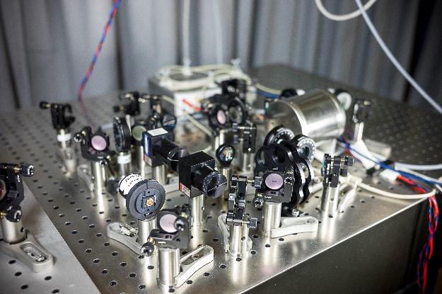 Photo of the laser diode characterization bench